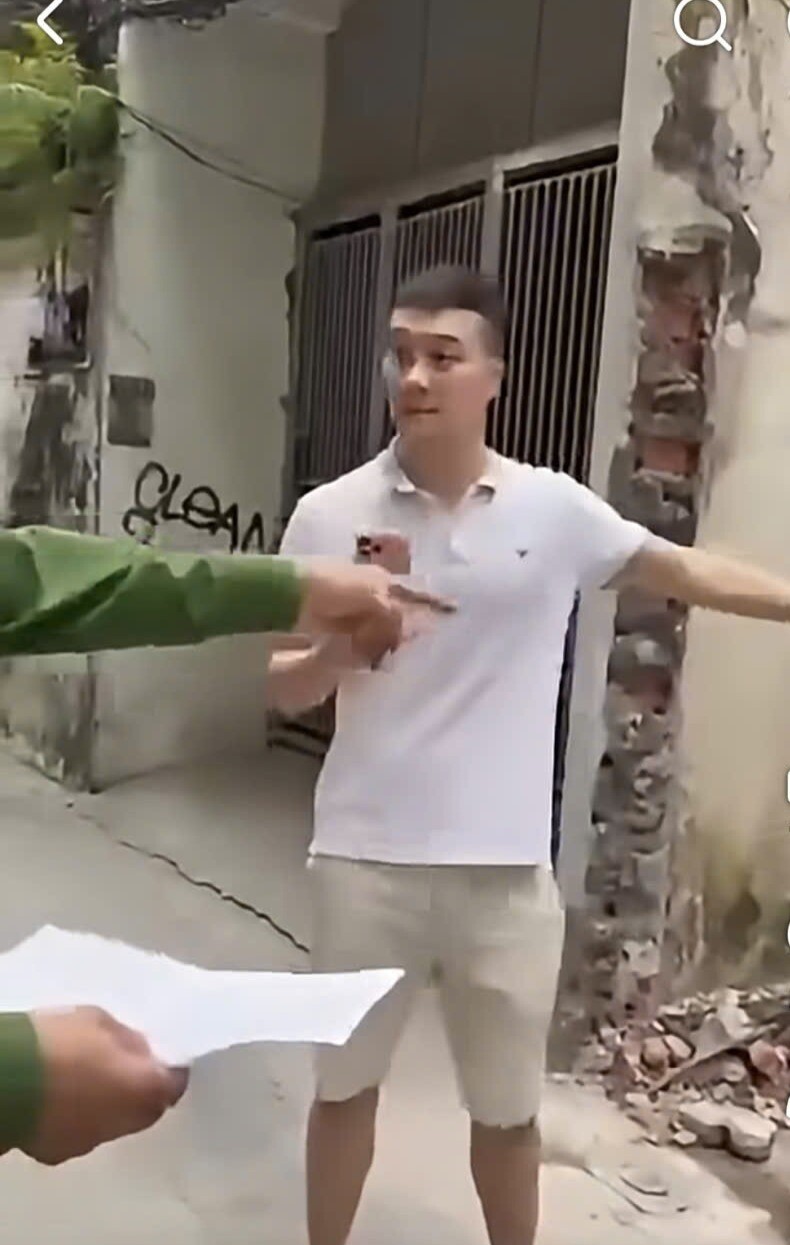 Clip tranh cãi tiền phá dỡ nhà ở Hà Nội: Công an đưa ra thông tin bất ngờ - 3