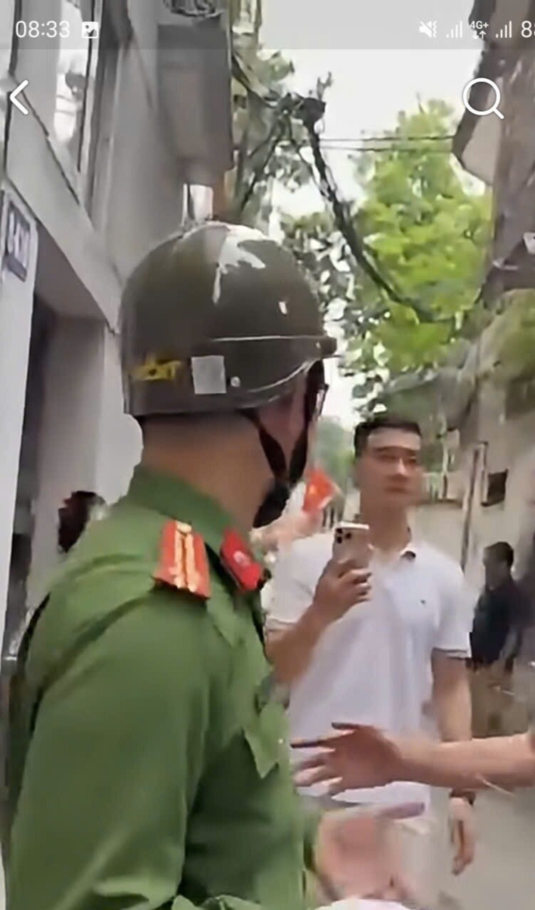 Clip tranh cãi tiền phá dỡ nhà ở Hà Nội: Công an đưa ra thông tin bất ngờ - 4