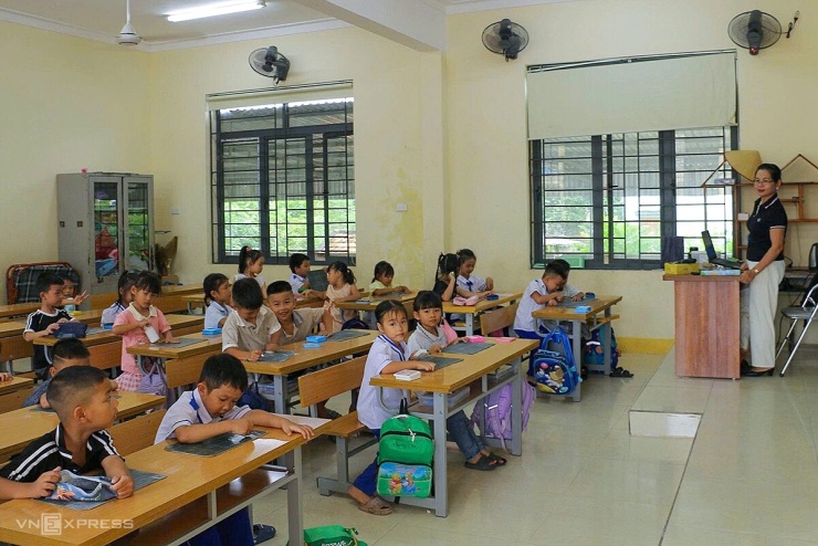 Học sinh học tại phân hiệu trường Tiểu học Quỳnh Tam hồi đầu tháng 10. Ảnh: Đức Hùng