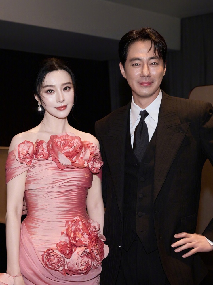 Băng Băng gặp một số đồng nghiệp Hàn, trong đó có Jo In Sung.