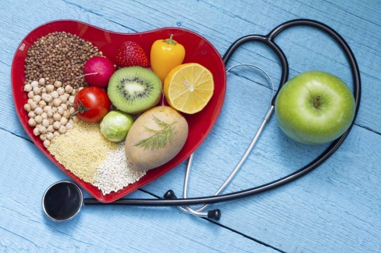 Chế độ ăn giàu chất xơ, các loại hạt và cá giúp giảm cholesterol. Ảnh: Harvard Health