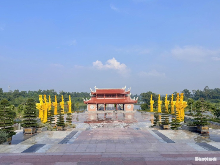 Quảng trường Hùng Vương trong Khu Nghi lễ thờ Tổ tại Làng Văn hóa - nơi diễn ra sự kiện “Cội nguồn di sản giữa lòng Thủ đô”. Ảnh: LVH