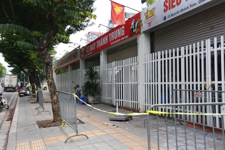 Sáng nay, hiện trường đã được phong tỏa. Lực lượng chức năng đang điều tra nguyên nhân và thống kê thiệt hại từ vụ cháy.