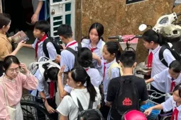 Vật vã học thêm để thi trường chuyên, lớp chọn