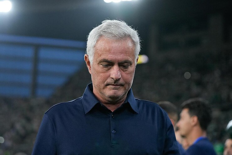 Mourinho mất kiểm soát khiến hàng thủ Real Madrid khốn đốn