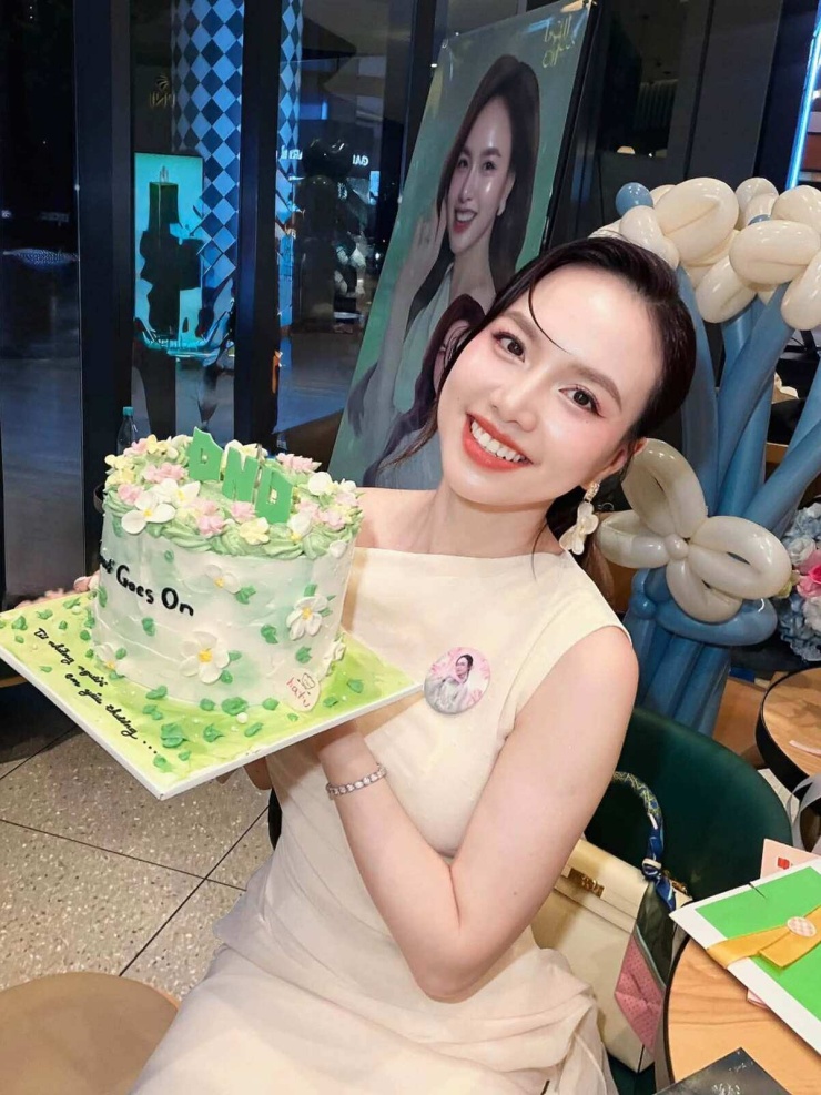 Ảnh sao 10/10: Trương Hồ Phương Nga được khen 'đẹp thanh lịch' - 1