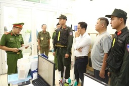 Hơn 250 cảnh sát đồng loạt khám xét 5 doanh nghiệp quan trắc môi trường