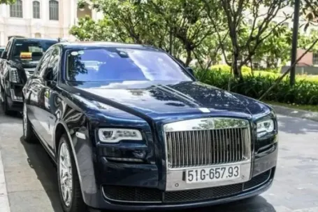 Lãi vay mua ô tô tăng vọt, ngân hàng thanh lý từ xe cũ đến Rolls-Royce