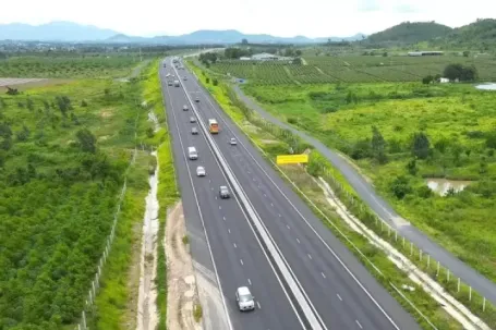 Dừng xử phạt xe chạy chậm trên các đoạn cao tốc đường dốc