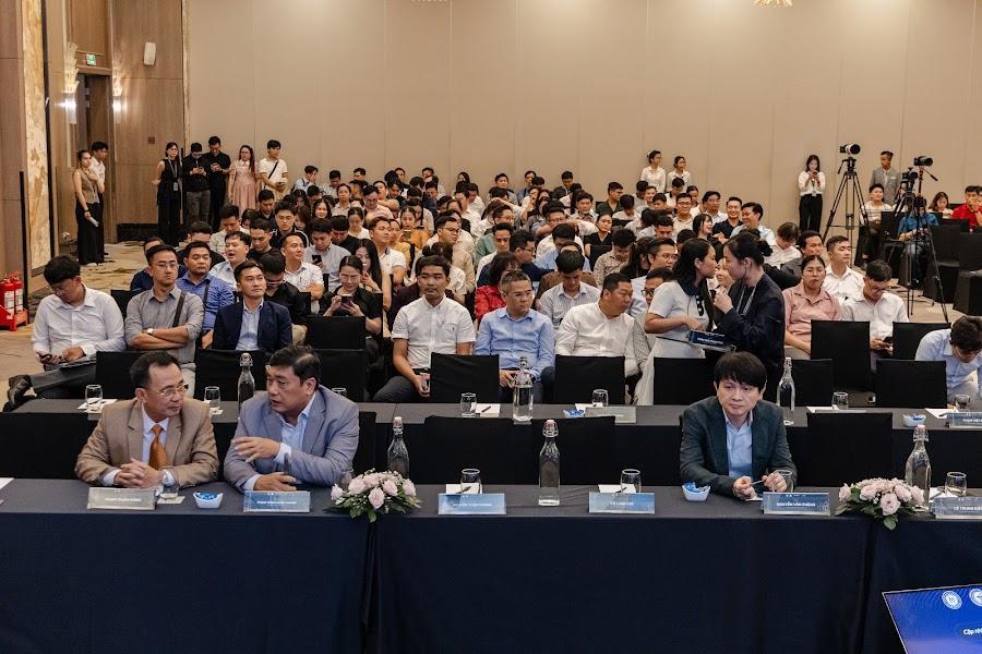 Hơn 300 bác sĩ, giảng viên và học viên sau đại học theo dõi các chuyên đề tại Workshop Renuvion J-Plasma