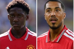 Tin mới nhất bóng đá tối 11/10: Neville yêu cầu Carrick cho Tielemans hoặc Mainoo dự bị