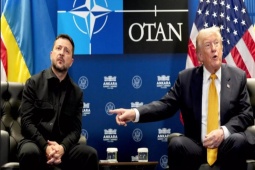 "Quân bài mặc cả" - ông Trump giáng một đòn vào ông Zelensky vào thời điểm tồi tệ nhất có thể