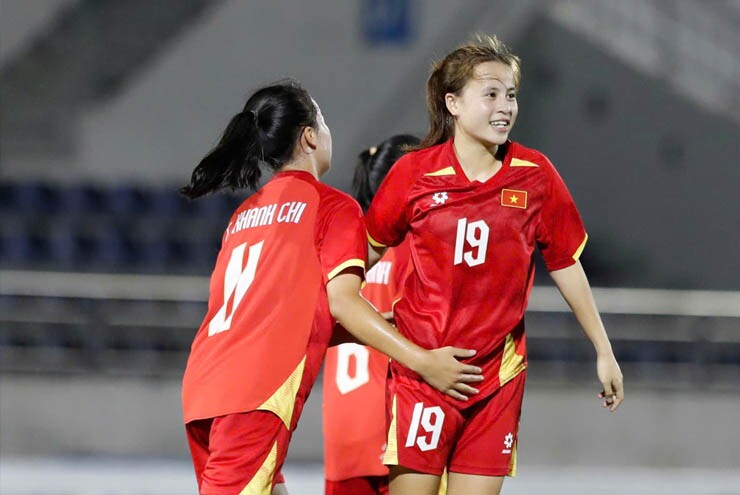 U17 nữ Việt Nam phô diễn sức mạnh
