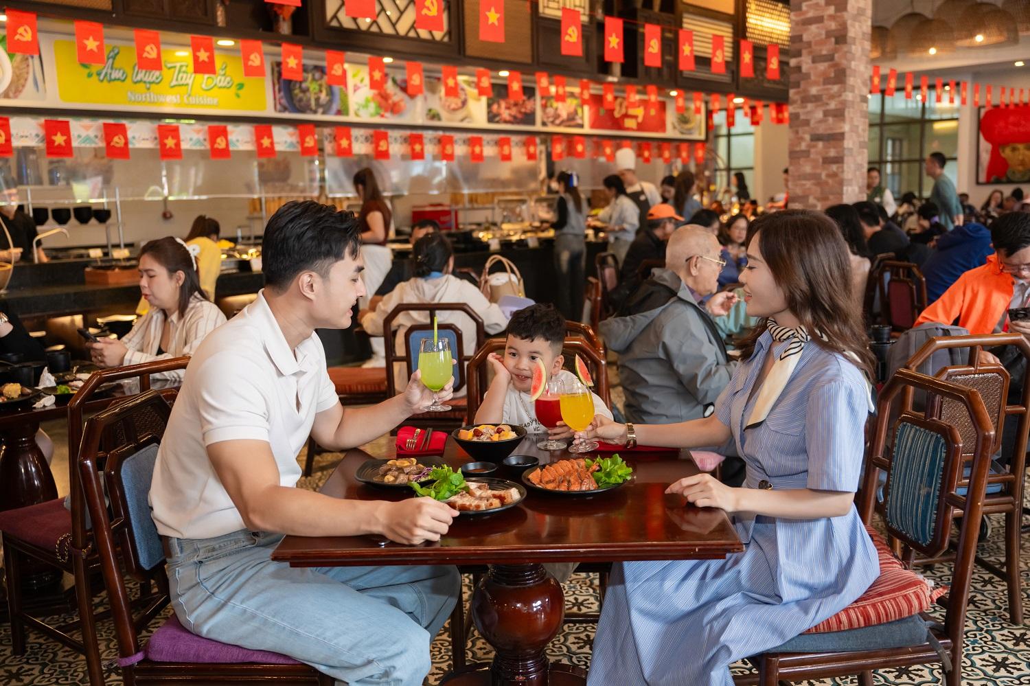 Nhà hàng buffet Vân Sam thiết đãi thực khách tiệc buffet hơn 60 món đặc sản