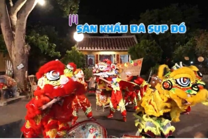 Sân khấu “Bố ơi mình đi đâu thế?” ở Hội An đổ sập vì mưa gió