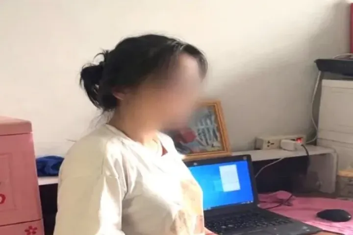 Đột kích bắt quả tang người phụ nữ gọi hàng nghìn cuộc điện thoại, giăng bẫy 'nhận tiền an sinh'