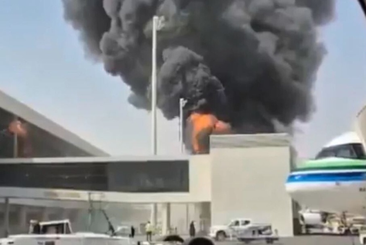 Houthi tấn công dữ dội vào Saudi Arabia - 1