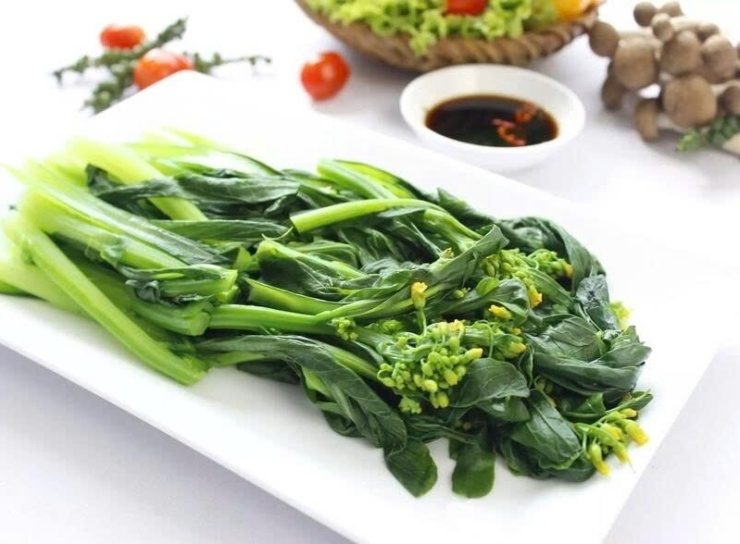 Ăn rau luộc buổi tối có thể hỗ trợ kiểm soát cân nặng nhờ giàu chất xơ, nhiều nước và ít năng lượng