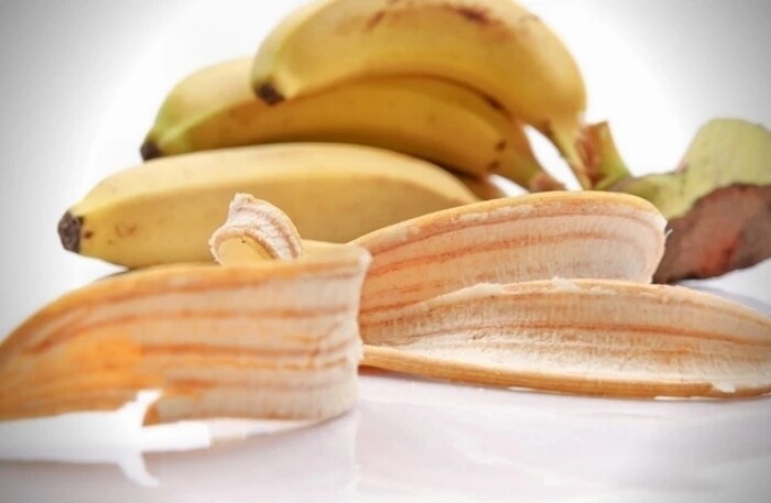Vỏ chuối tiêu cũng được ghi nhận trong một số bài thuốc dân gian chữa đau bụng, kiết lỵ. (Ảnh minh hoạ)