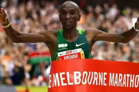 Kipchoge phá kỷ lục đường chạy Melbourne Marathon ở tuổi 41