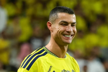 Ronaldo tuyên bố ngạo nghễ: "Tôi vĩ đại nhất lịch sử bóng đá, không cần bàn cãi"