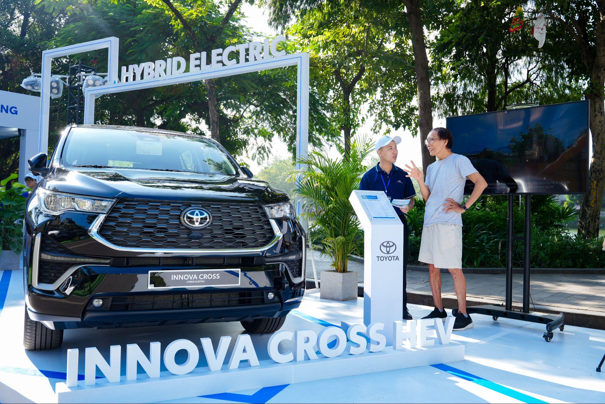 Mua xe Toyota hưởng ưu đãi tháng 10, an tâm vi vu dịp cuối năm - 2