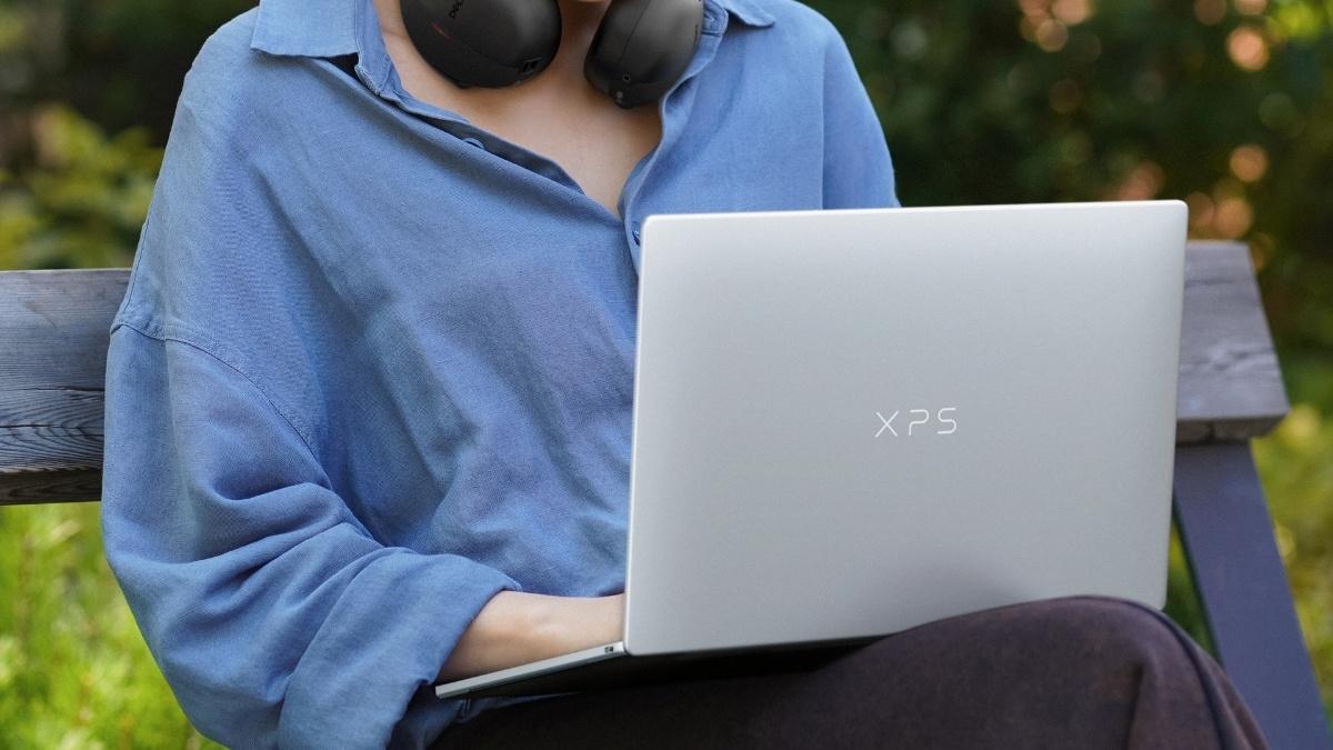 Màn hình, pin và kết nối được nâng cấp trên laptop mới