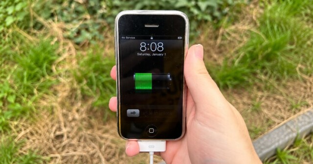 Nhìn lại 20 năm "tiến hóa" của pin iPhone từ thế hệ đầu đến nay