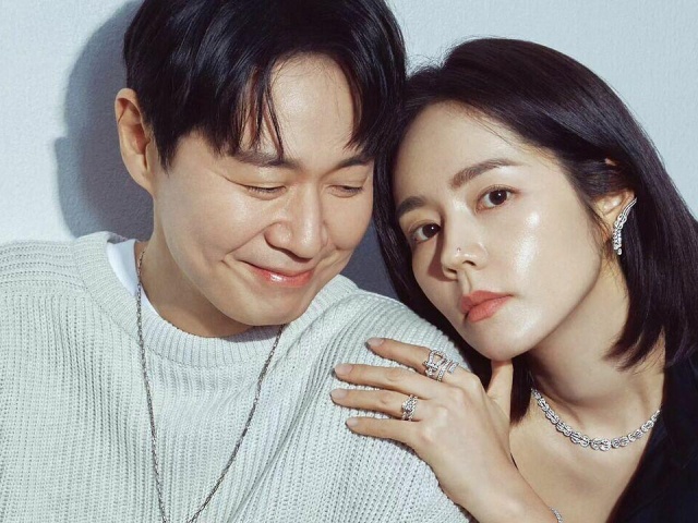 Khoảnh khắc hạnh phúc tự nhiên của cô dâu chú rể tại studio ảnh cưới Khói.