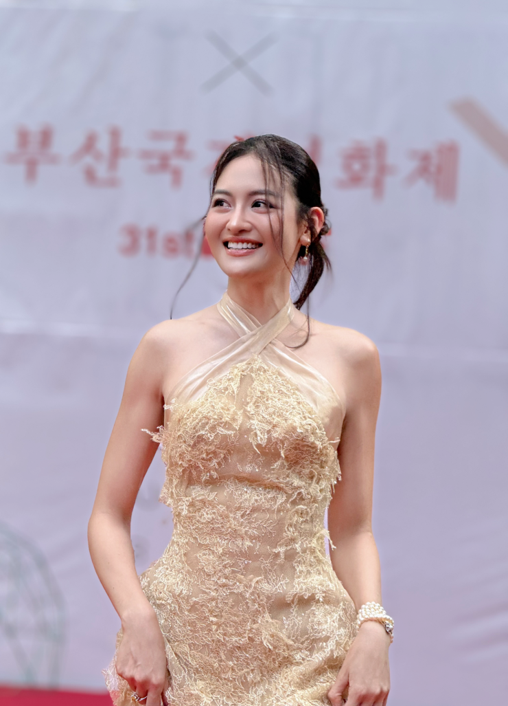 Thùy Anh khoe vẻ gợi cảm ở LHP Busan - 7