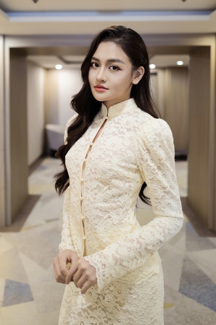 Thùy Anh khoe vẻ gợi cảm ở LHP Busan - 9
