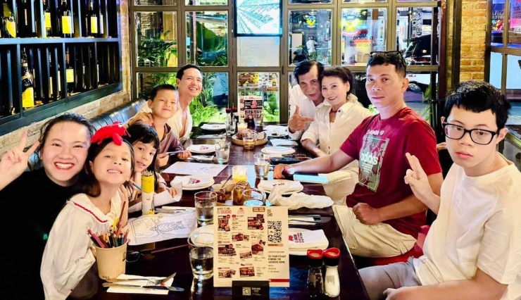 Ảnh sao 13/10: Con gái Mạnh Trường được khen càng lớn càng xinh đẹp - 5