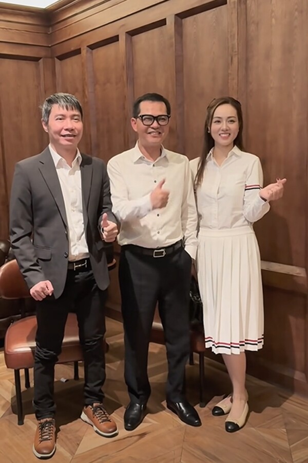 NSND Công Lý và NSND Trung Hiếu hội ngộ tại Nhà hát Kịch Việt Nam.