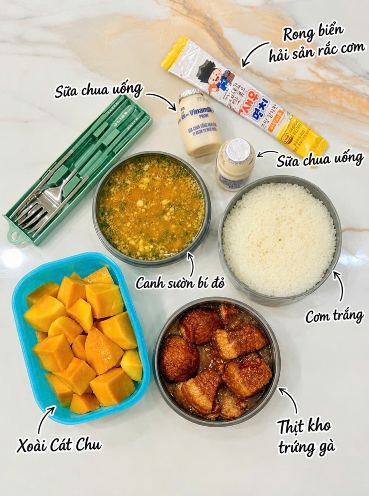 Hộp cơm trưa dinh dưỡng mẹ dậy từ 5h nấu cho con - 8