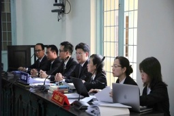Xét xử vụ tai nạn làm chết nữ sinh ở Vĩnh Long: Tranh luận gay gắt việc không cấp cứu nạn nhân