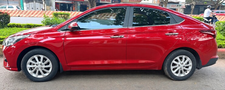 Ảnh thực tế một chiếc&nbsp;Hyundai Accent màu đỏ được rao bán chỉ 345 triệu đồng.