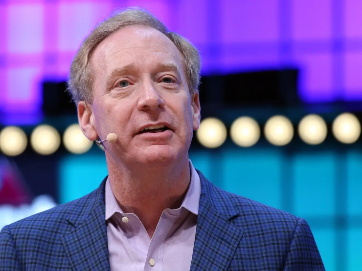 Chủ tịch Microsoft Brad Smith cảnh báo AI có thể trở thành vũ khí nguy hiểm. Ảnh: NurPhoto