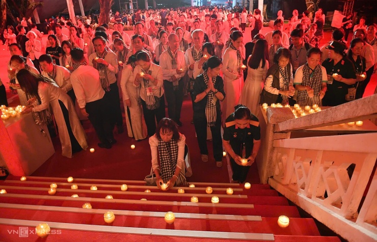 Phút lắng đọng ở đêm nghệ thuật 'Khúc tri ân' - 1