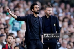 Tin mới nhất bóng đá tối 14/10: HLV Alvaro Arbeloa bị phạt vì nghi ngờ trọng tài thiên vị MU
