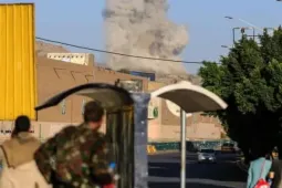 Arab Saudi không kích cơ sở dầu mỏ tại Yemen, Houthi dọa trả đũa