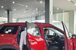 Loạt xe 7 chỗ 'đua' khuyến mãi, giảm giá cả trăm triệu