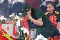 Nước mắt trong ngày tiễn đưa 731 hài cốt liệt sĩ