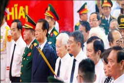 Toàn cảnh Lễ viếng, truy điệu và an táng hài cốt liệt sĩ ở Công viên Lê Thị Riêng