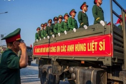 Trang nghiêm dòng người tiễn đưa 93 liệt sĩ về Nghĩa trang liệt sĩ Vị Xuyên
