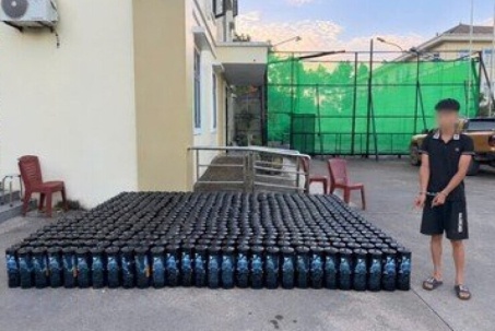 Phát hiện hơn 500 bình nghi chứa khí cười gần biên giới Quảng Ninh