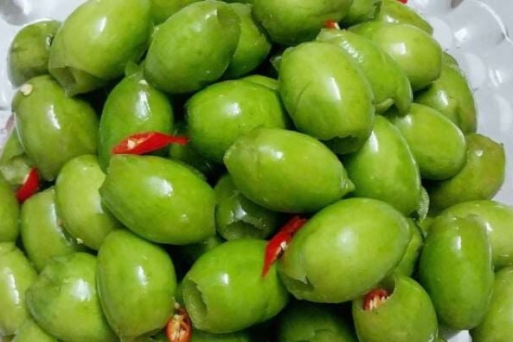 Trái cà na mọc dại ven sông miền Tây, một thời con nít hái ăn chơi, nay thành đặc sản bán hơn 100.000 đồng/ký