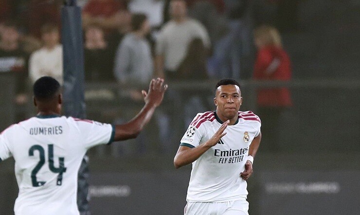 Trực tiếp bóng đá AS Roma - Real Madrid: Choáng váng 3 bàn cuối trận (Cúp C1) (Hết giờ) - 2