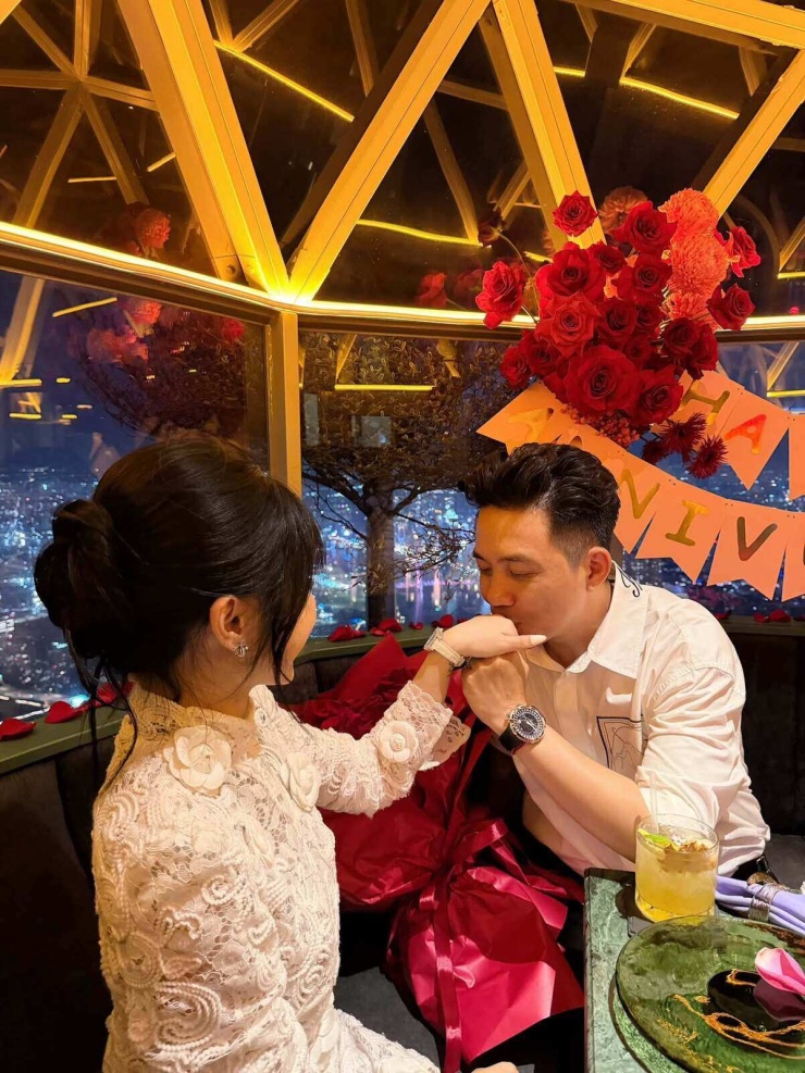 Đại gia Minh 'Nhựa' đeo đồng hồ gần 13 tỷ đồng hẹn hò vợ - 2