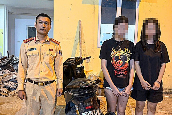 Mượn xe SH lạng lách trên phố Hà Nội, cô gái bị phạt hơn 22 triệu - 1