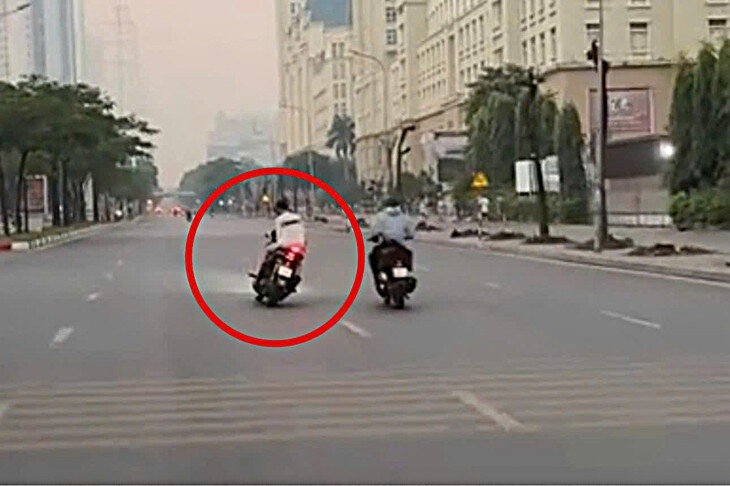 Từ video xe SH lạng lách trên đường Mễ Trì, CSGT Hà Nội phát hiện phương tiện gắn biển số không đúng đăng ký cùng nhiều vi phạm khác. (Ảnh Phòng CSGT Hà Nội)